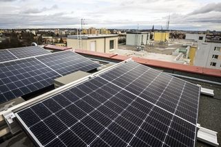 Soláry způsobily hlubší „kachní“ cenovou křivku. Pomohou baterie - Seznam Zprávy